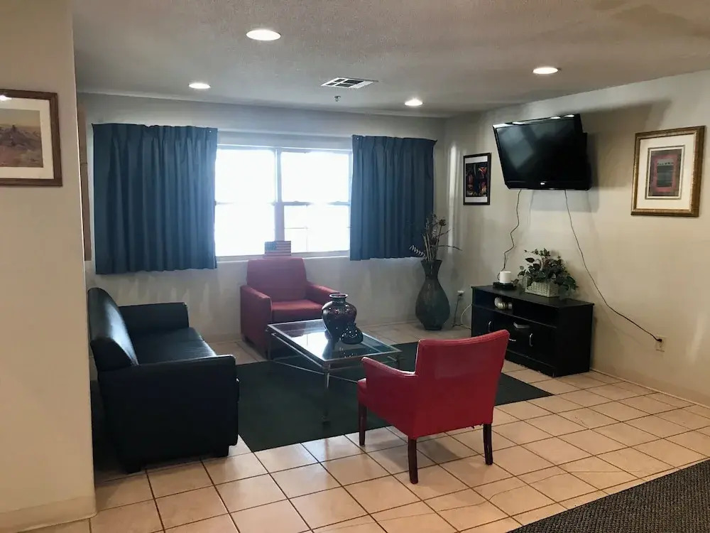 Chadron Inn & Suites