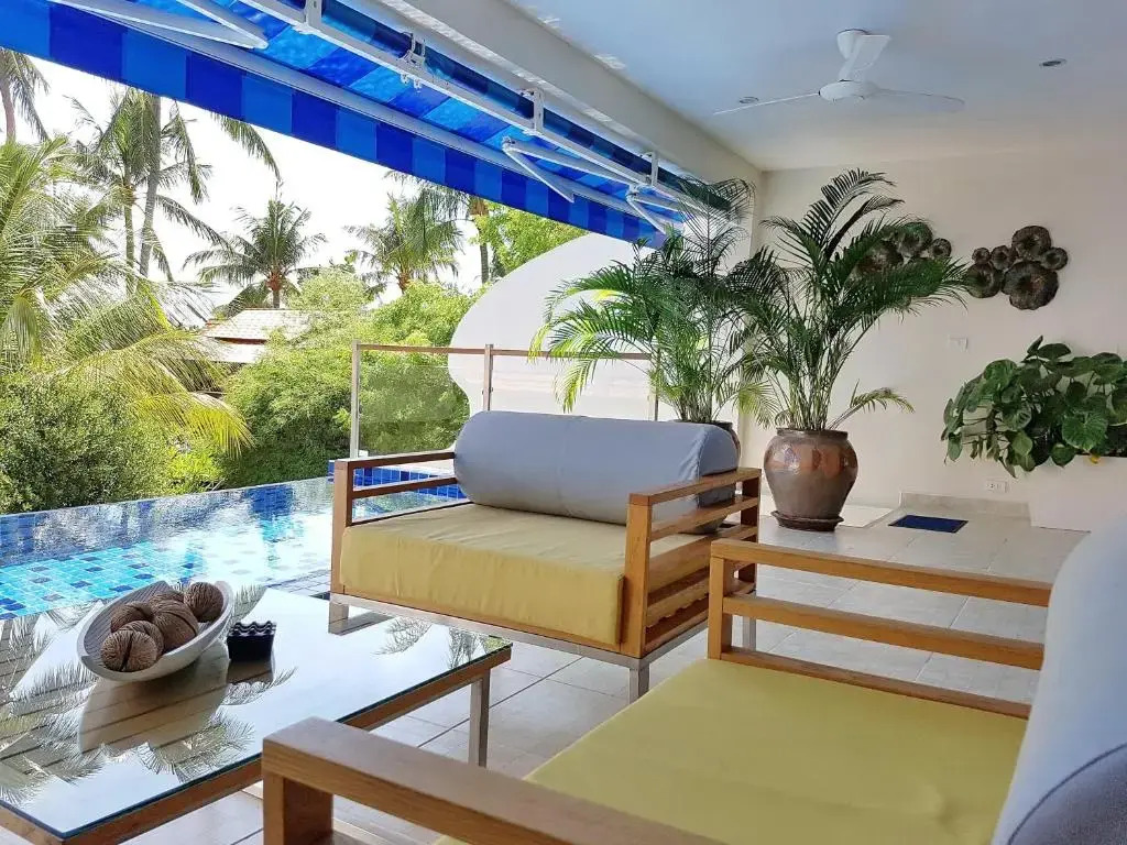 Beachside 3-Bedroom Townhouse w Private Pool at 70 Meters from Beach