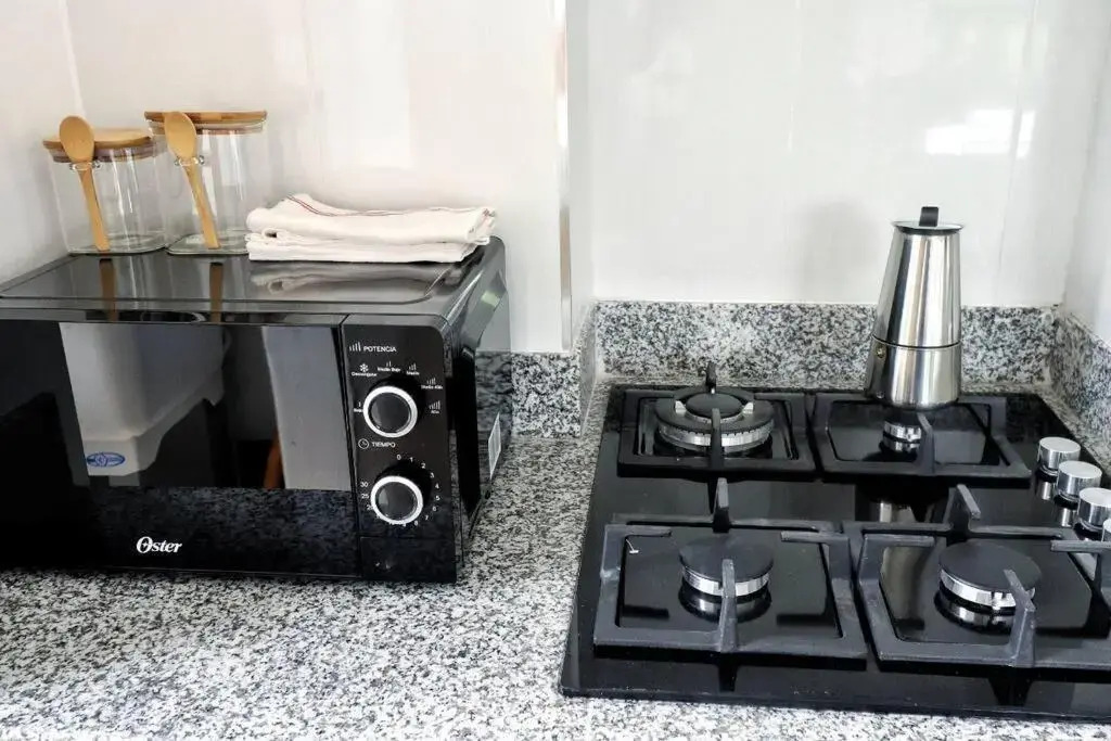 Sleek 1-Bedroom Condo w/Rooftop Hot tub in Gazcue