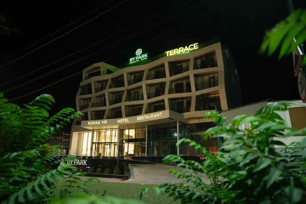 By Park Hotel
