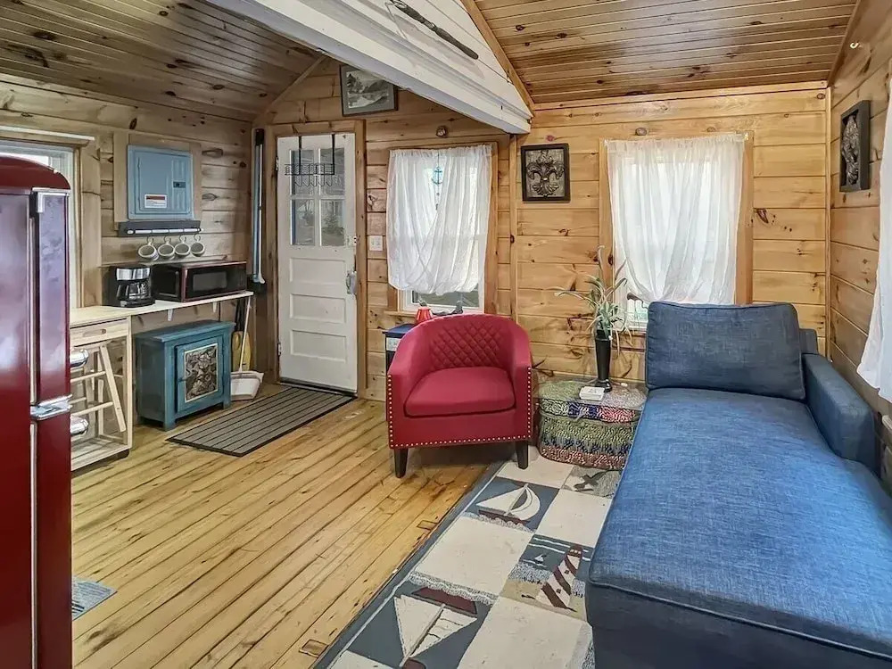 Captain's Quarters, Close To Downtown Ogunquit 1 Bedroom Cottage by RedAwning