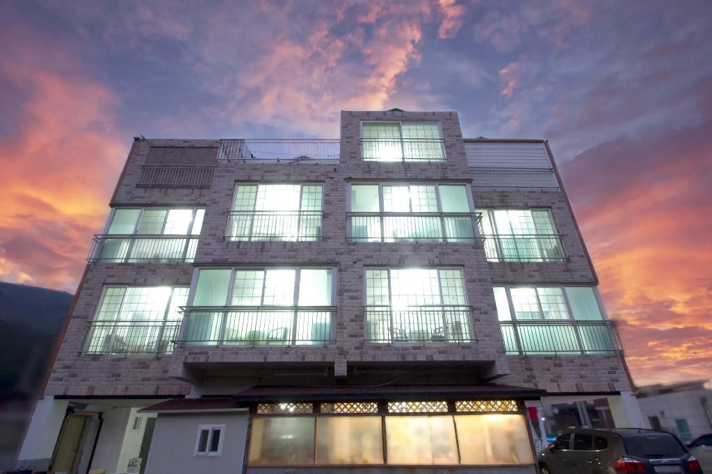 Geojae Hwamok Spa Pension