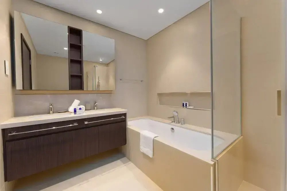 Maison Privee - Luxury Apt with Burj Khalifa Vw & Direct Mall Access