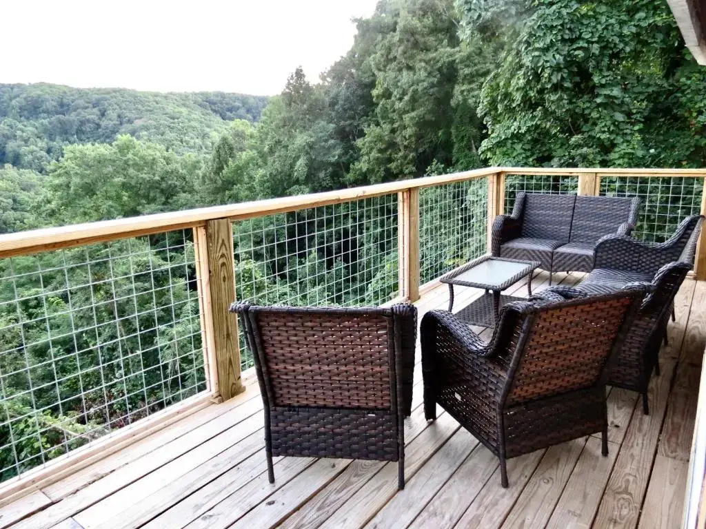 Million Dollar Views! 4 Bedroom, Sleeps 9, close to National Park and 5 mi to Gatlinburg!