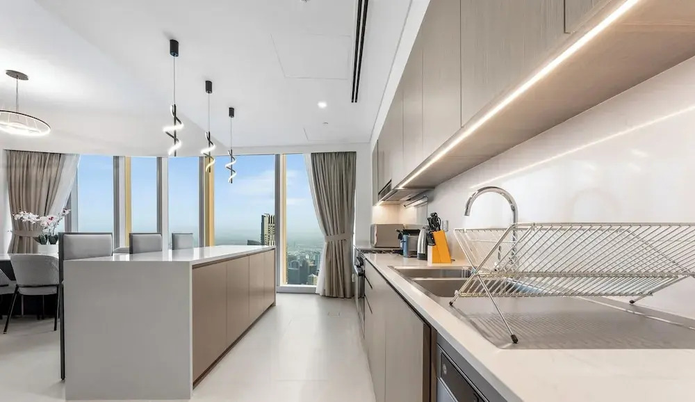 SML Vacation Homes - Sky High Apartments with Burj Khalifa and Dubai Fountain Views at Grande Signature, Downtown Dubai