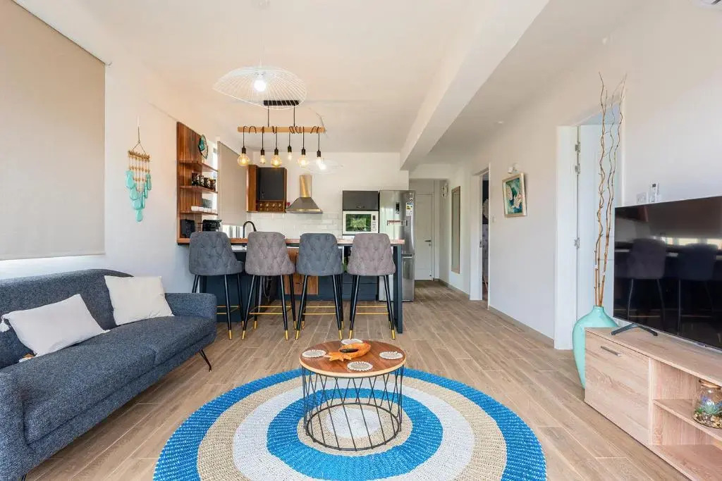 373 Wolmar Cosy and Modern Apartment- 200 metres from the Beach and Supermarkets and just next to Domaine de wolmar with views of deers and green natural park