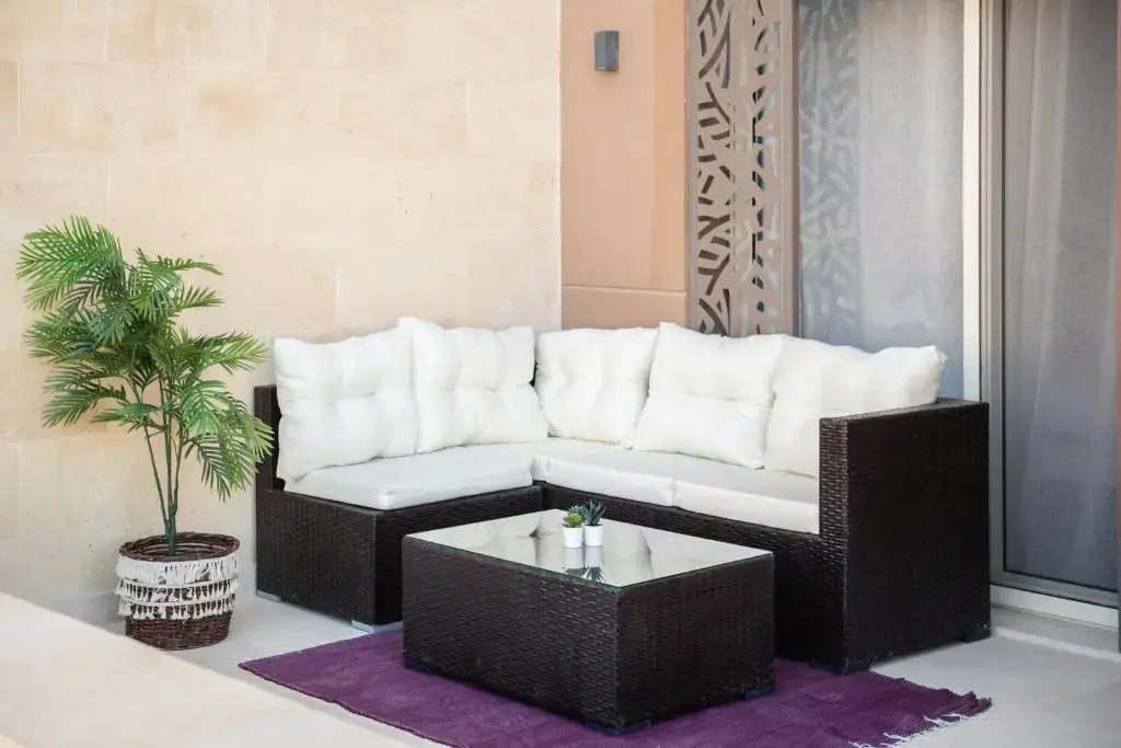 Xuru Stays I Exotic 1bdr w/ Outdoor Terrace Pool & Beach Access