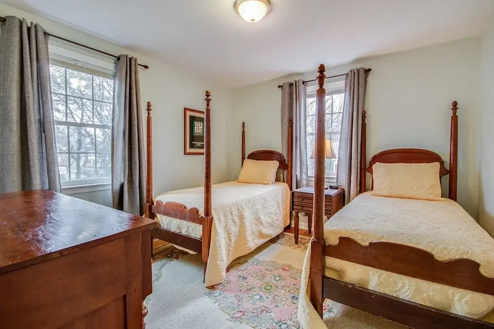 3Br 2BA Inviting Retreat in Hip East Nashville by RedAwning