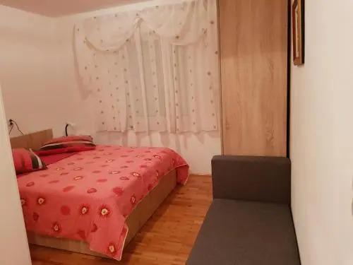 Apartment Pahljina
