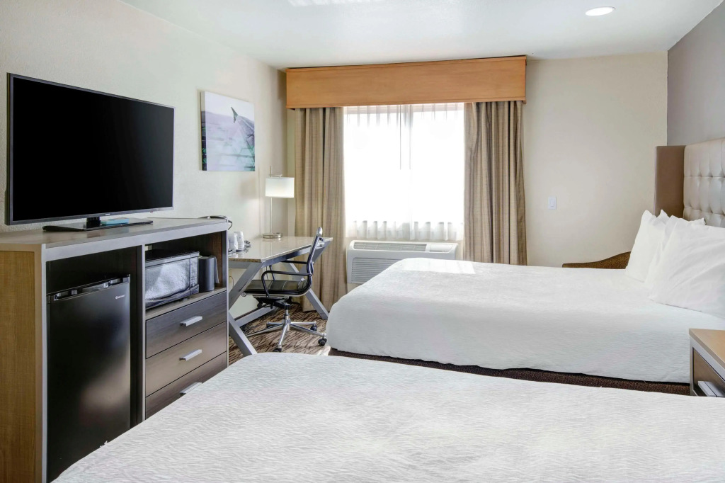 Best Western PLUS Peppertree Airport Inn