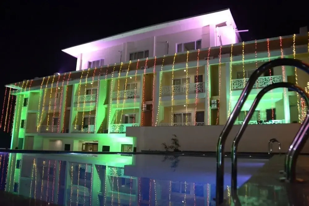 Hotel East West