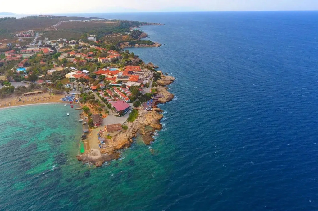 Maya Bistro Hotel & Beach