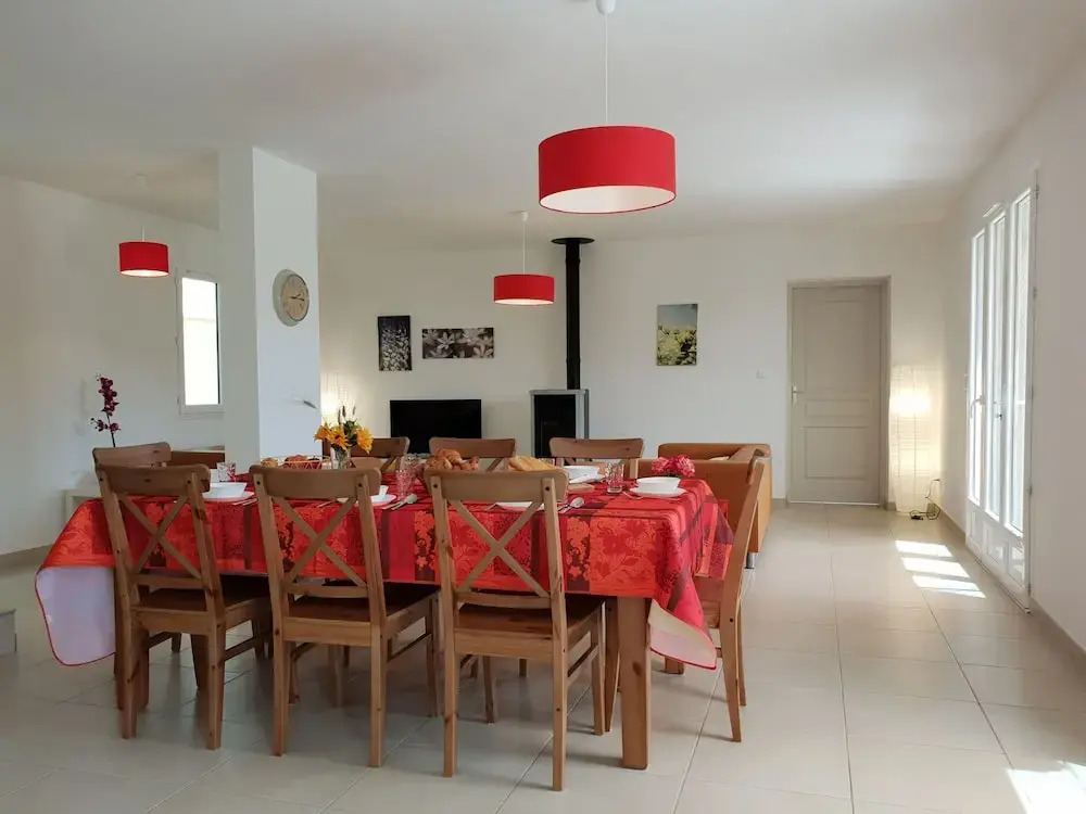 Villa With Guest House, 2 Swimming Pools, and Wide View