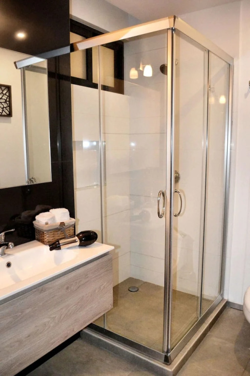 Modern Department With the Best Location, Skybar & Gym