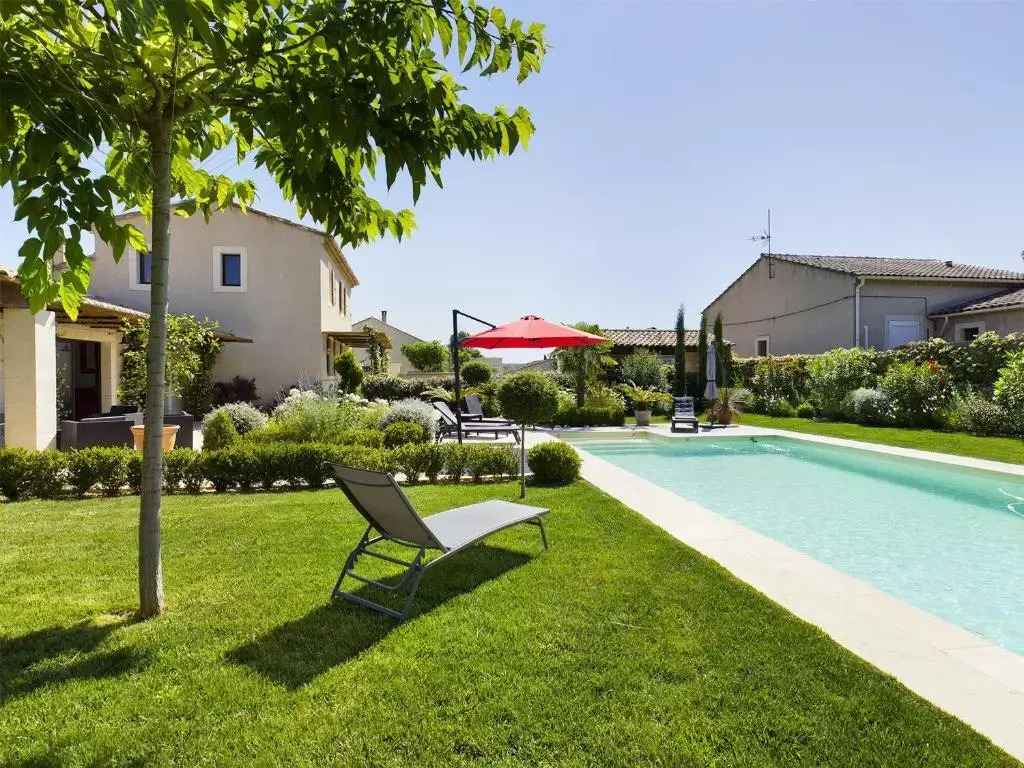 Villa rénovée à Eygalières avec piscine chauffée - FR-1-599-19