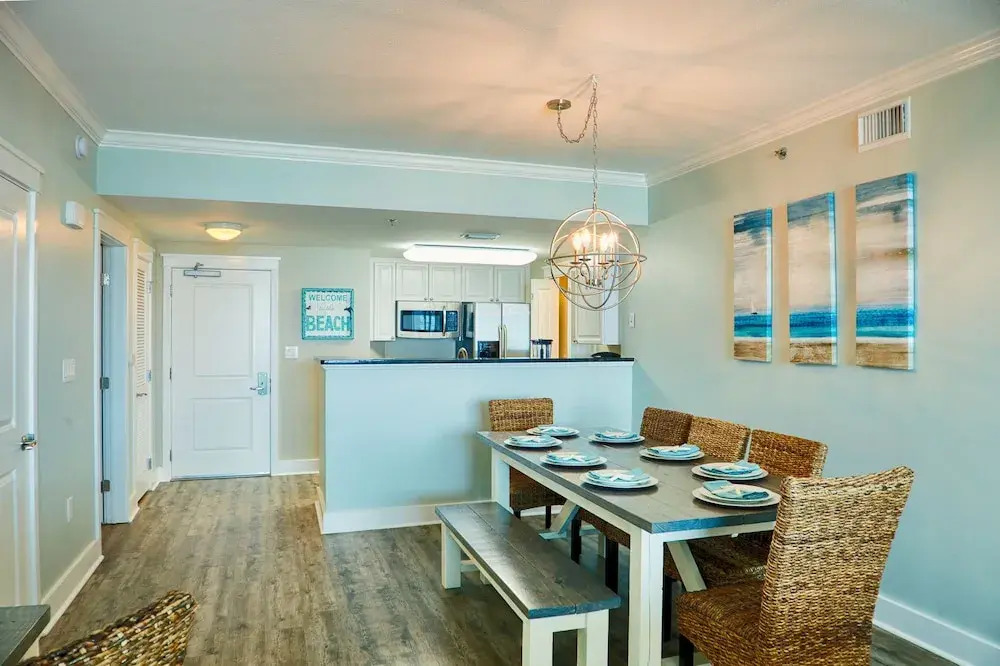 Waterscape B606 - 2 Br condo by RedAwning