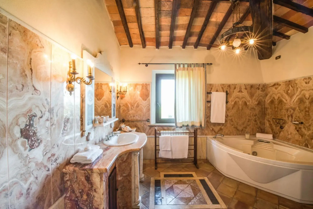 Independent Villa up to 18 Guests Pool Tennis Fitness and Wellness Area -villa Giuncheto