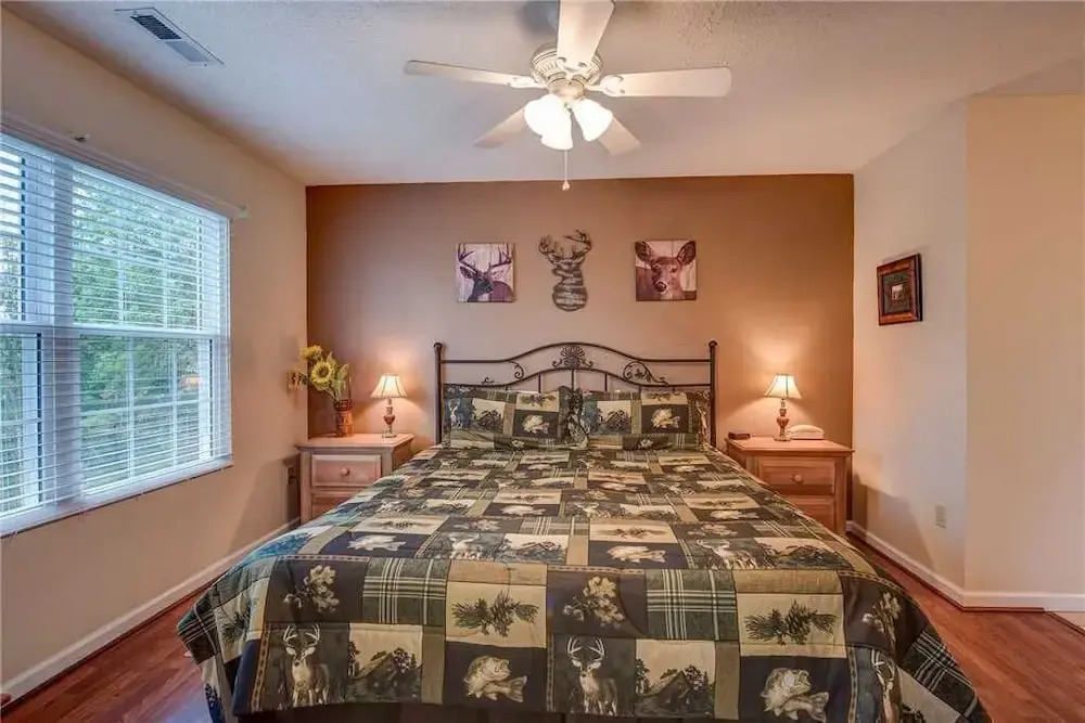 Twin View 2 Bedroom Mountain View Home with Hot Tub