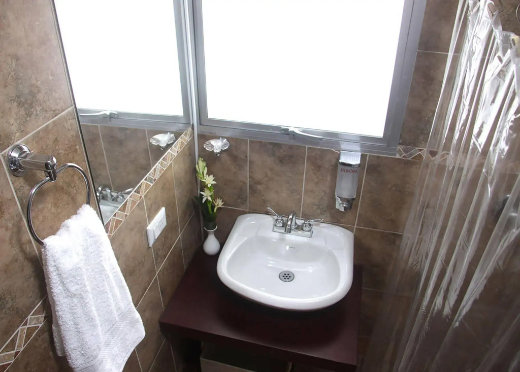 6 Suites Hotel