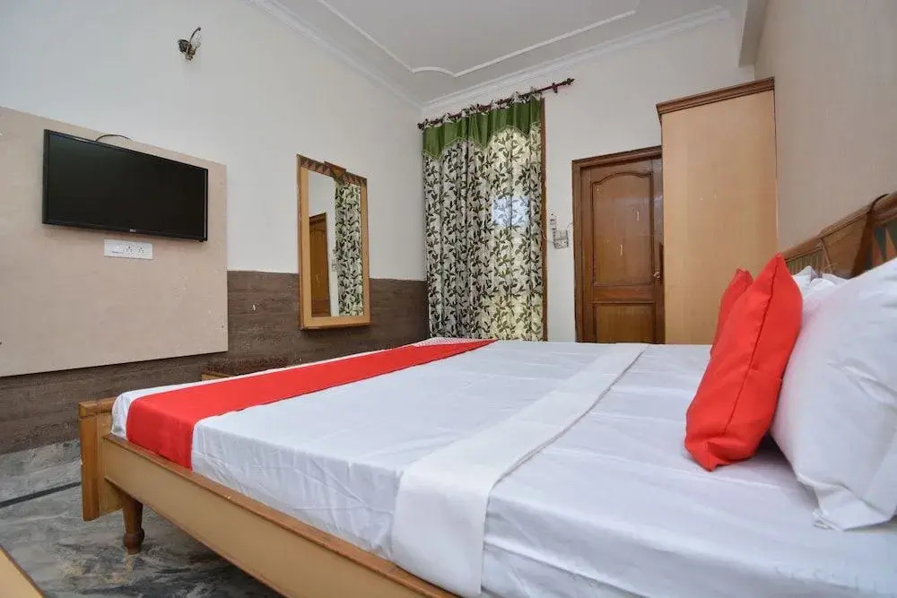 Oyo 40230 Hotel Royal Palace