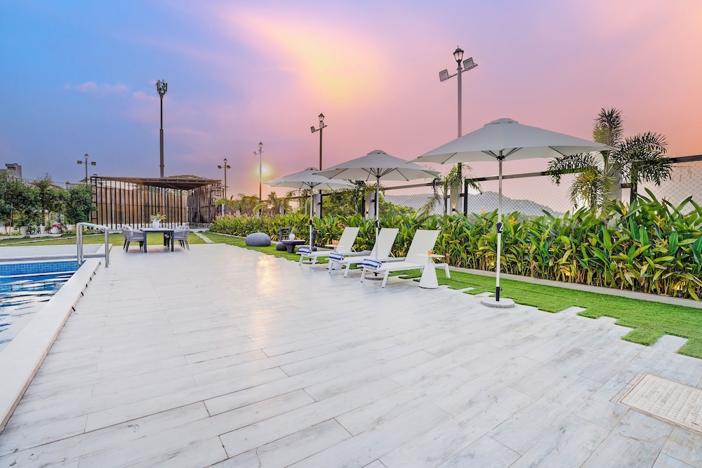 ELIVAAS Meraki Luxe 6BHK Glass Villa