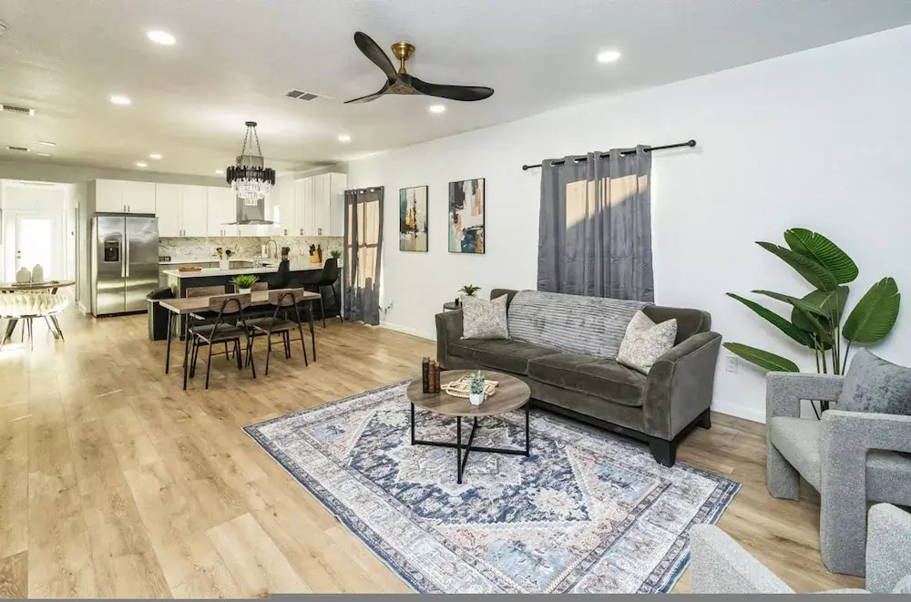 Stylish 4BR Home Family-friendly Near Downtown