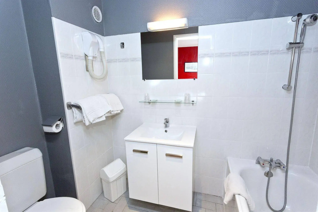 Hipotel Belgrand Edith Piaf