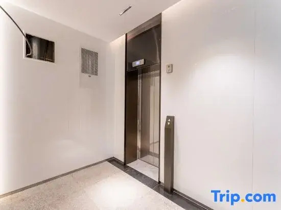 Youthfulness Beauty Hotel (Yongningmen Subway Station, South Gate Ancient City Wall)