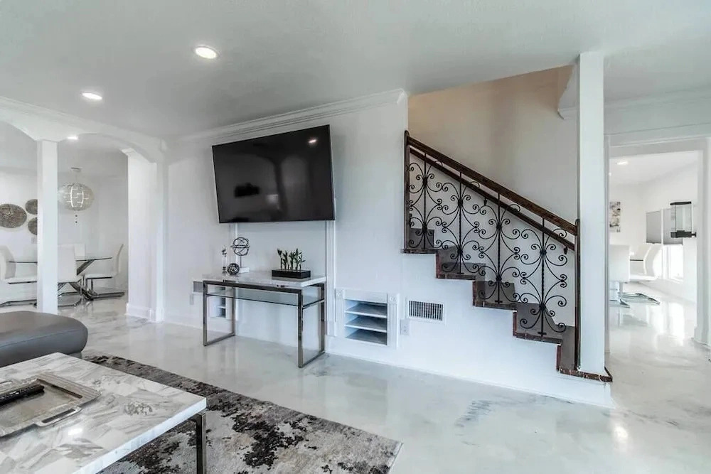 Sleep 29 - Oceanfront Retreat 2 Homes for 29-guests