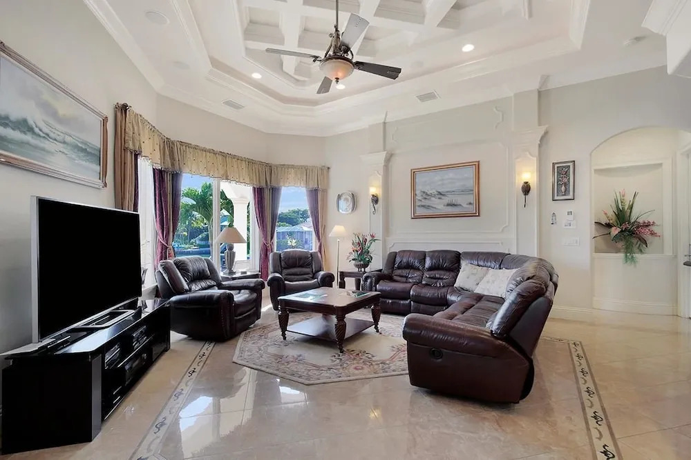 SPIN509 4 Bedroom Holiday Home by Marco Naples Vacation Homes