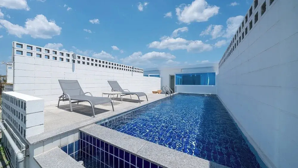 Uni’s Ocean Pool Villa