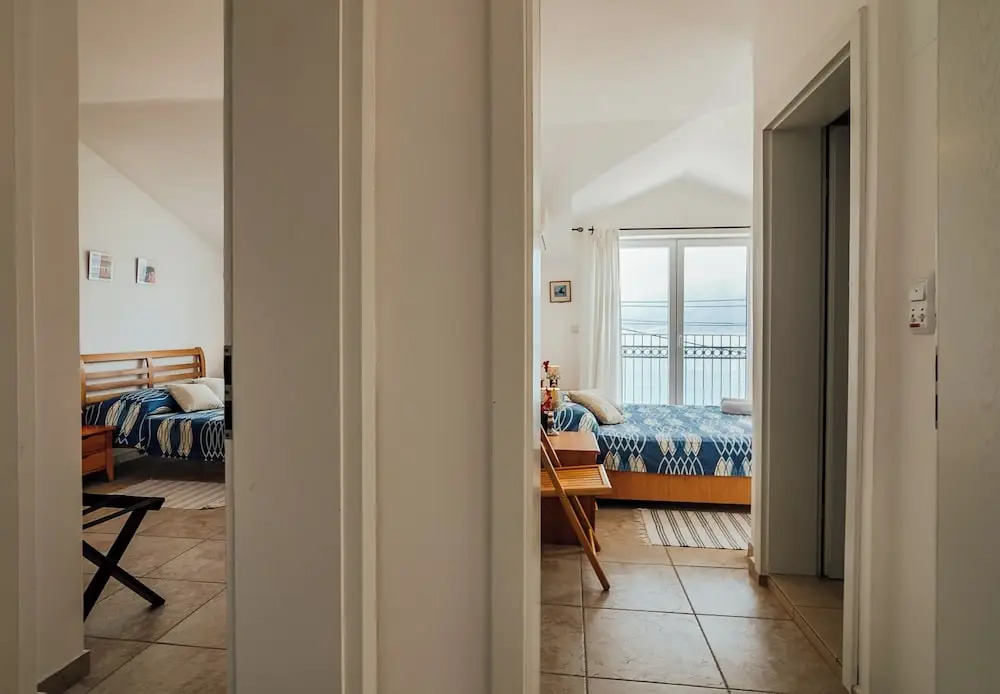 Spacious Family 4BR Seaside House, Fantastic Sea Views, 20 Meters to Beach