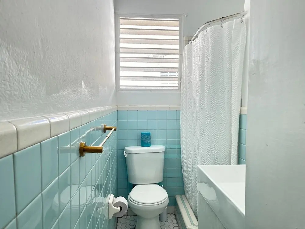 3BR 2BA Balconies Hip Lo za Beach Caf s