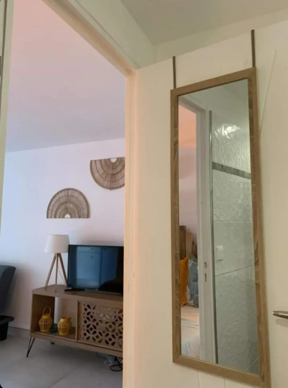 studio cosi, jardin privé, vue magique depuis piscine à débordement de la résidence