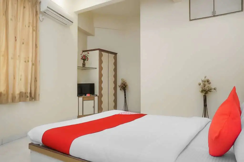 Hotel Golden Rock by OYO Rooms