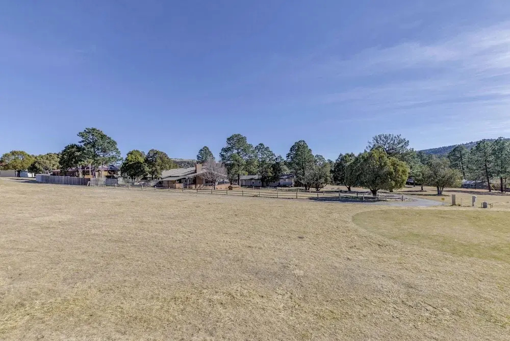 Ruidoso Condo w/ Golf View ~ 17 Mi to Ski Apache!