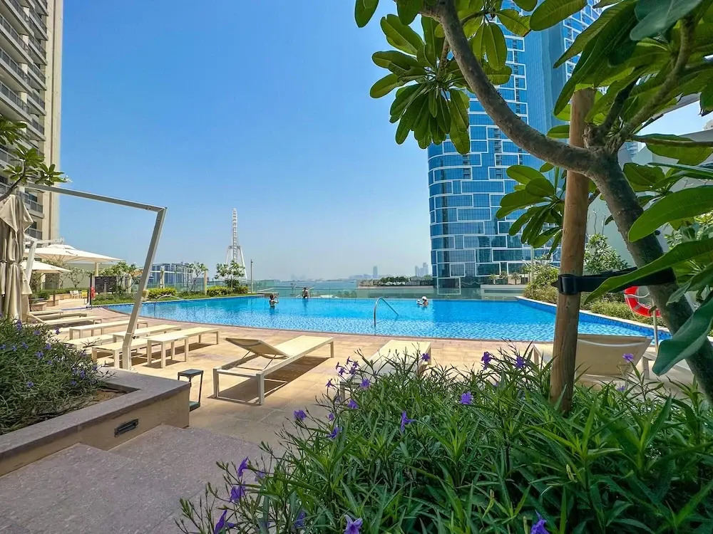 Luxury StayCation - Spacious Modern Apt Overlooking The Arabian Sea
