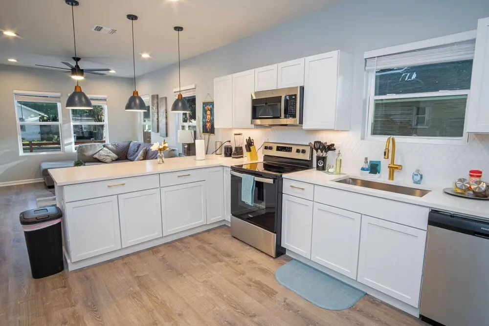 Don't Miss Dynamic 4br/2ba Near Jolly Riverwalk