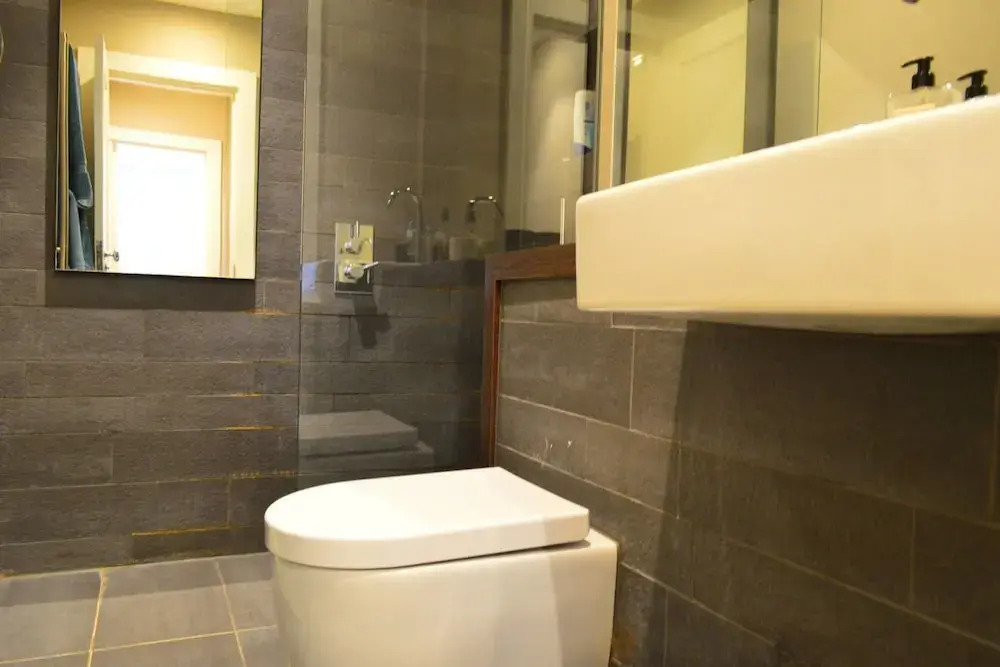 Incredible 2 Bedroom Apartment With Garden in Hammersmith