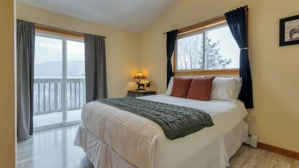 Mins to Hunter Mountain Sleeps 36 Pool, Spa, Games & Bar Cozy Peaks Lodge by Avantstay