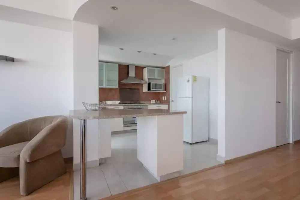 Sunny and Spacious PH Near Santafe Shopping Mall