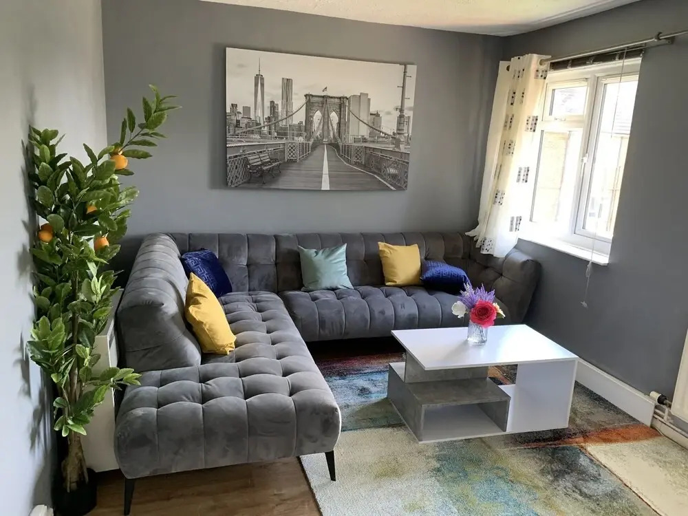 Impeccable 2 bed Flat in Ashford Near Ashford Int