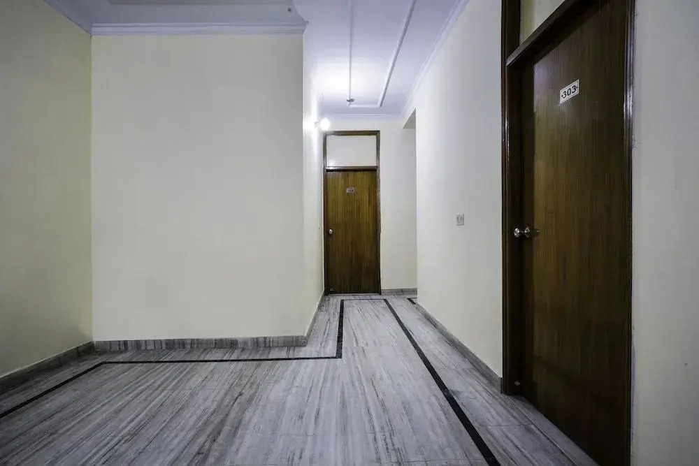 OYO 22533 Hotel Sunrise Blue