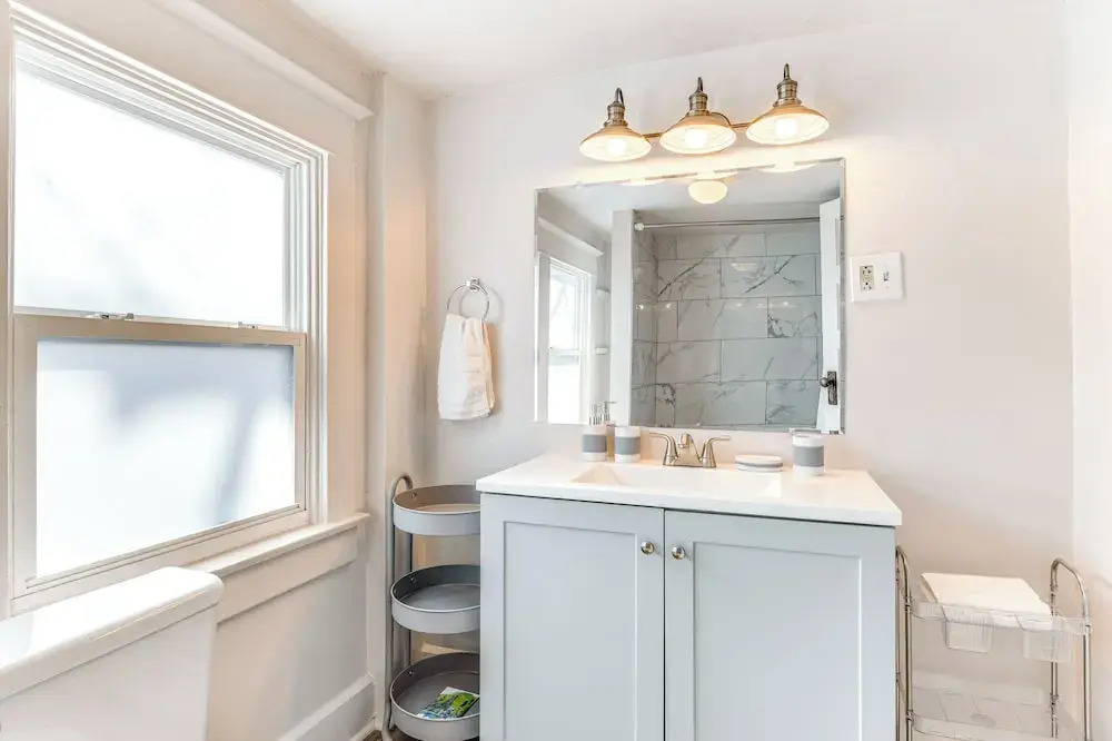 3 Mi to Dtwn Indy: Pet-friendly Home w/ Backyard!