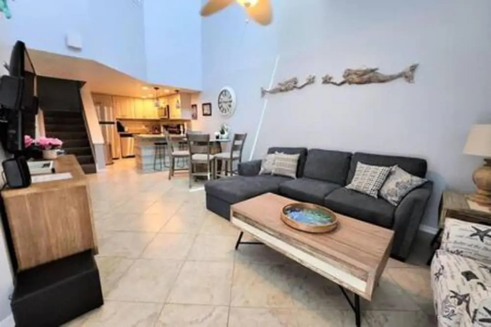 Multi-level Penthouse Deluxe - Sleeps 7 Pe112