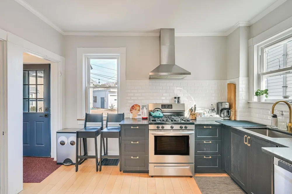 Bright & Pet-friendly Home: 2 Mi to Harvard Square