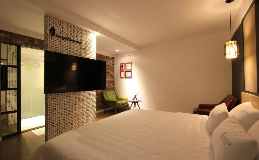 Couple Hotel