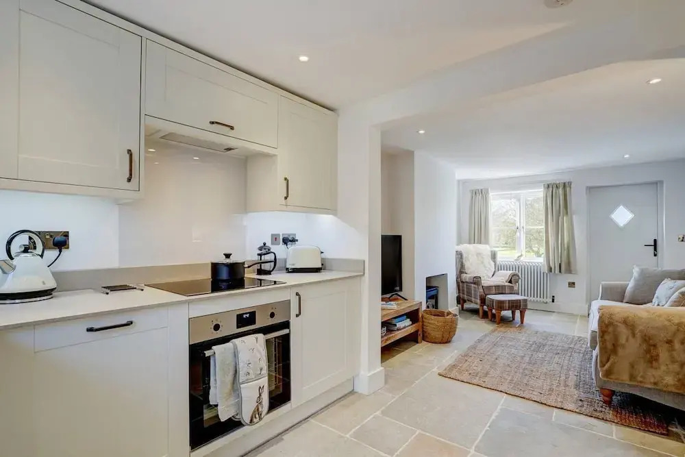 1 Bed Cottage Sleeps 2 with Hot Tub & Pets Welcome