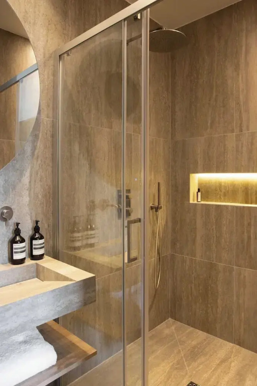 Apartment for 8 People in Grenelle