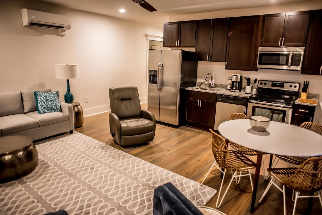 493 King Luxury Suites